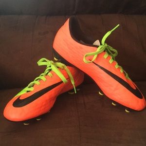 NIKE ‘“HYPERVENOM” NEON CLEATS SZ Y 4.5 EUC ⚽️🏈⚽️